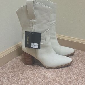Forever 21 Women's Light Tan Heeled Boots